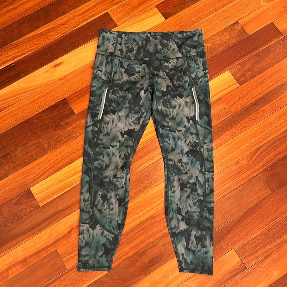 ⭐️ Athleta Rainier Tight Size Large
